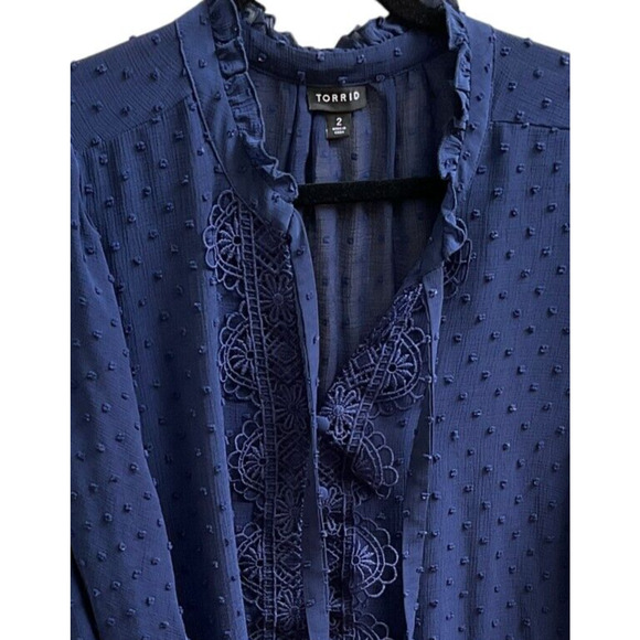 Torrid 2( 2X) Woman's Blue Long Sleeve Blouse Button Front rn# 148862 - Picture 3 of 11